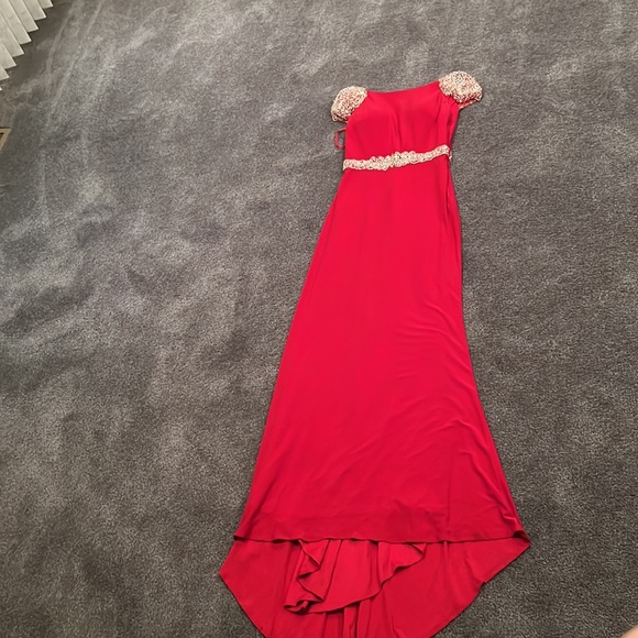 Red long evening dress with shawl - Picture 2 of 5